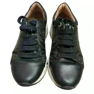 Reebok Velez Quality RARE Sz 36 or 5.5 Black with Tan accents